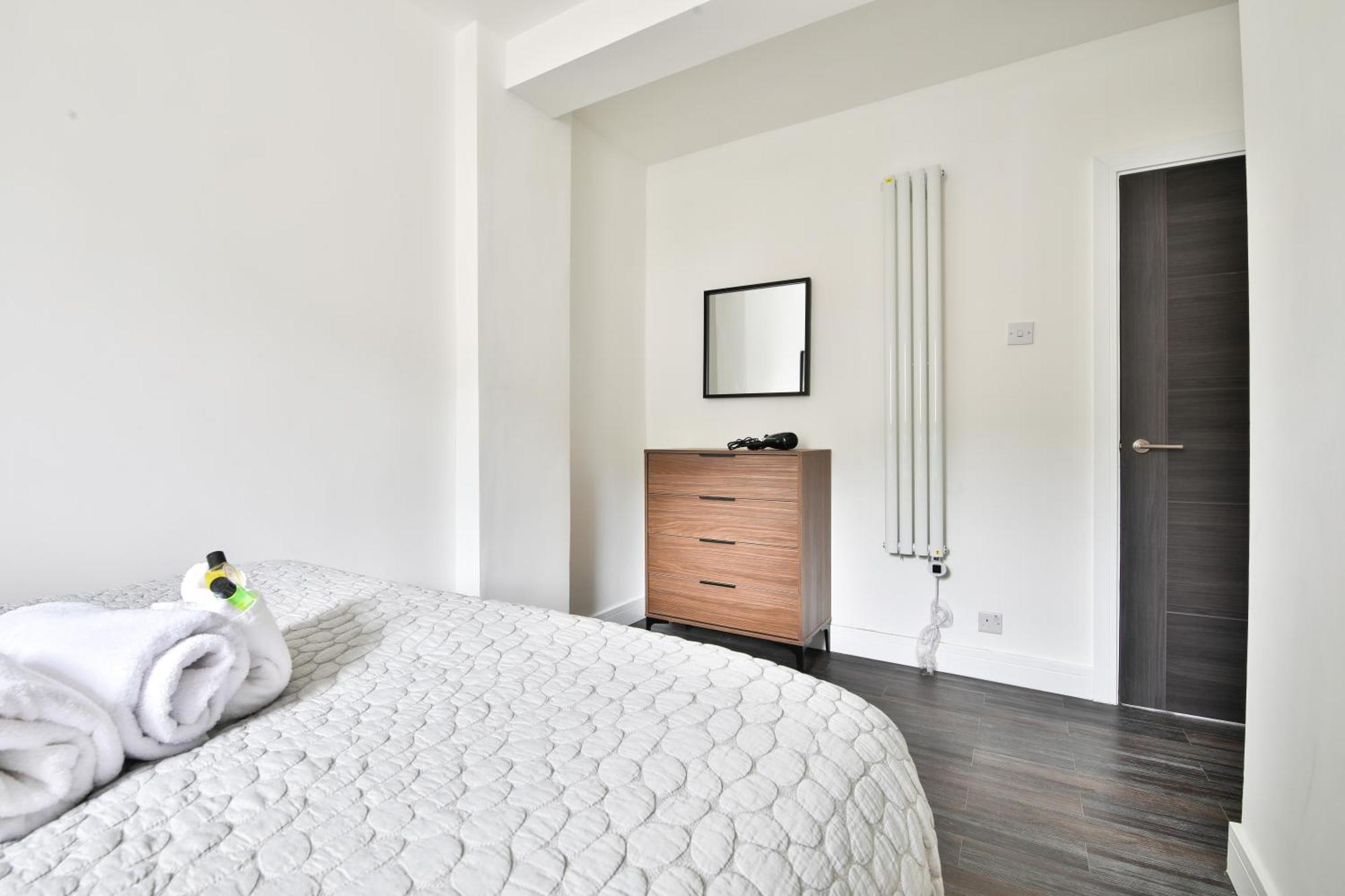 Amber Vista 2 Bedroom Apartments- Supermarket, Coffee Shop, Restaurants & Parking Below Cardiff Exterior foto