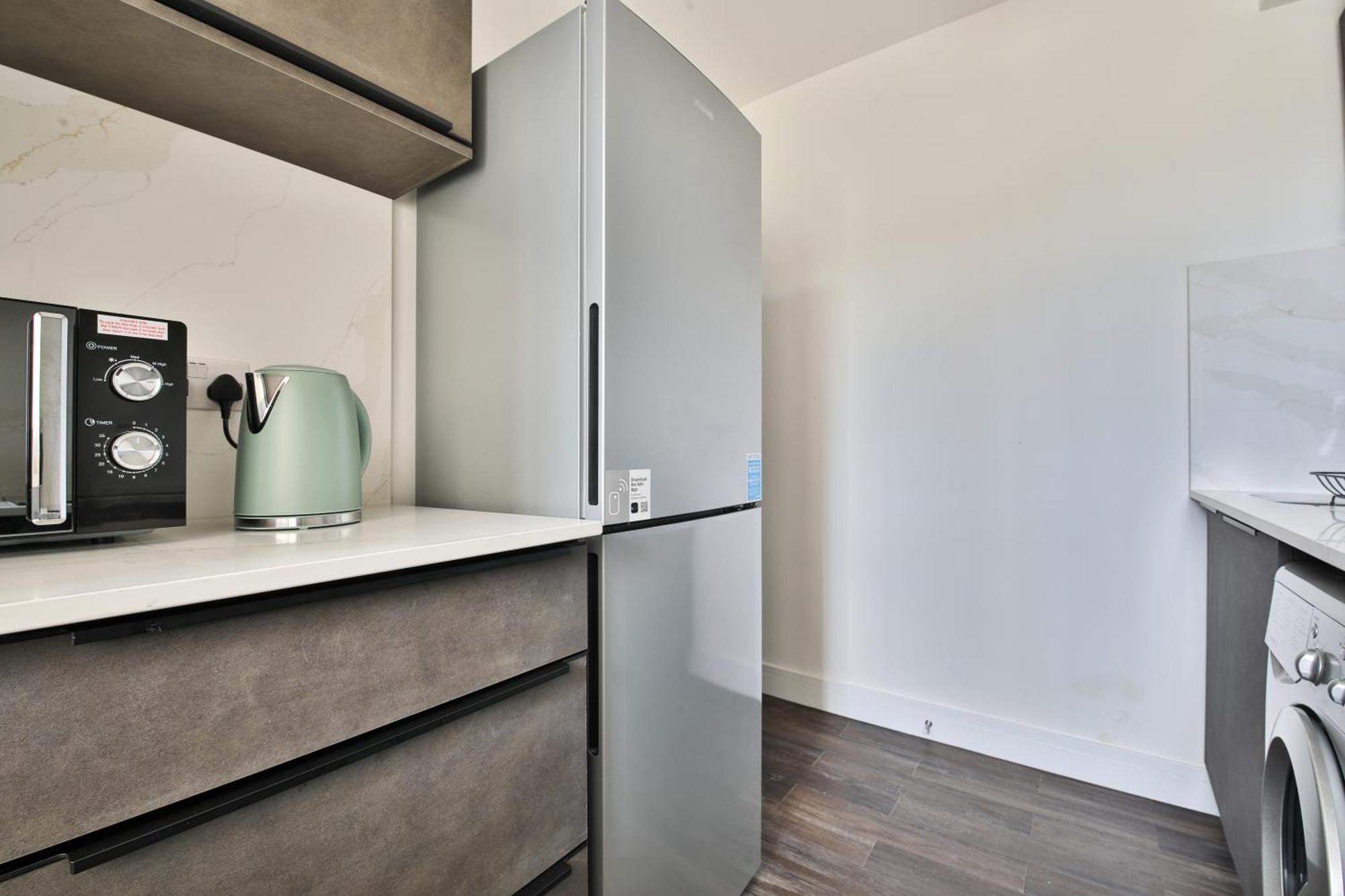 Amber Vista 2 Bedroom Apartments- Supermarket, Coffee Shop, Restaurants & Parking Below Cardiff Exterior foto