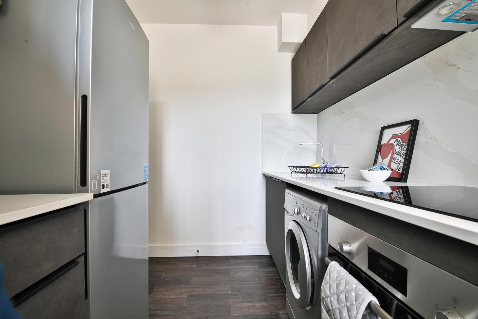 Amber Vista 2 Bedroom Apartments- Supermarket, Coffee Shop, Restaurants & Parking Below Cardiff Exterior foto