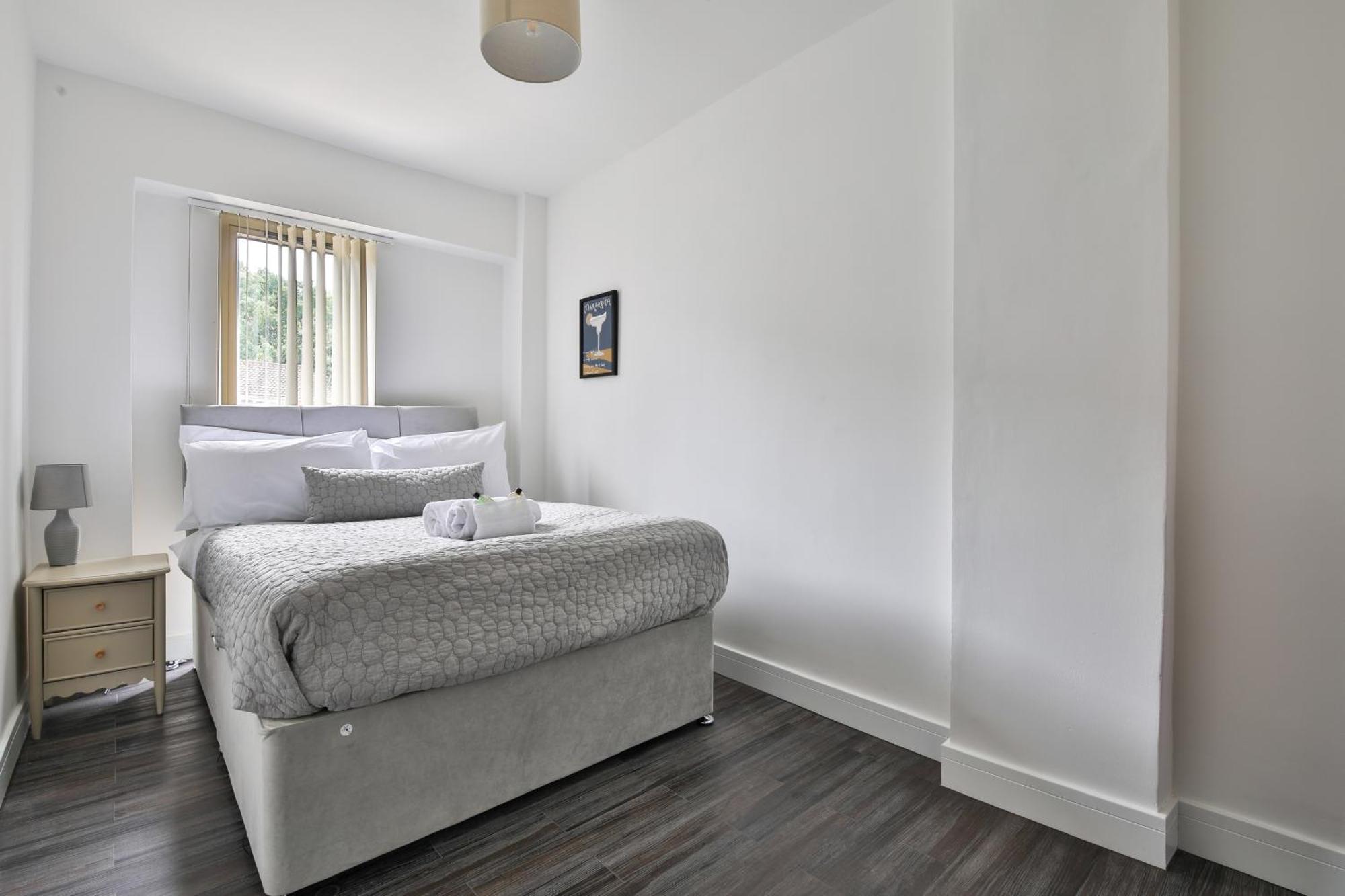 Amber Vista 2 Bedroom Apartments- Supermarket, Coffee Shop, Restaurants & Parking Below Cardiff Exterior foto